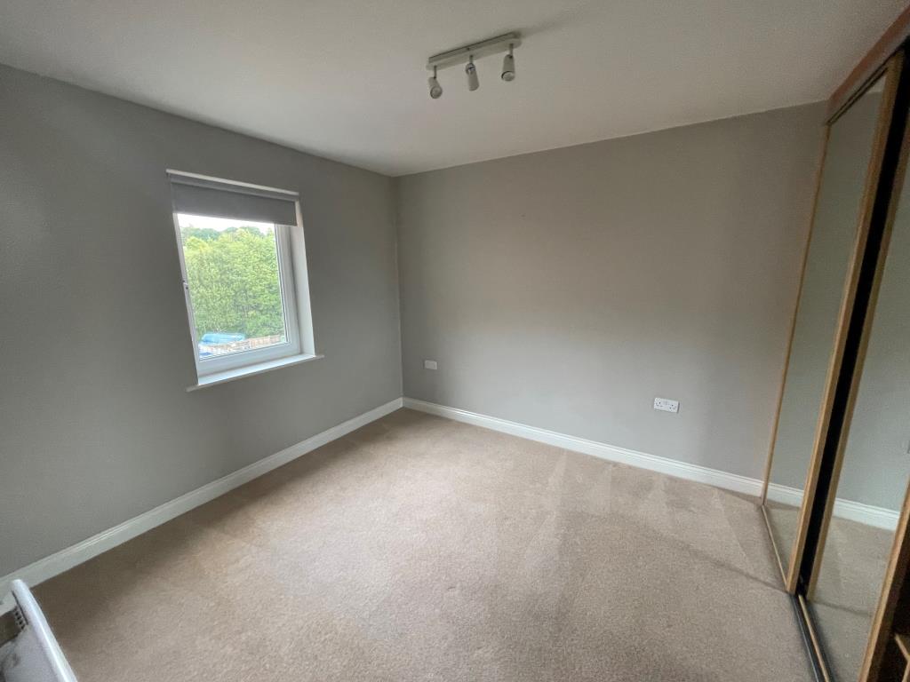 Lot: 104 - WELL-PRESENTED FLAT - Bedroom in good condition